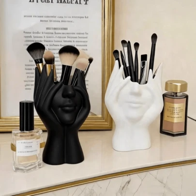 1 hộp đựng cọ trang điểm nghệ thuật vẽ hình cơ thể người sáng tạo, hộp đựng cọ trang điểm để bàn, hộp đựng đồ dùng nhà tắm, hộp đựng mỹ phẩm, hộp đựng cọ trang điểm, hộp đựng trang sức, hộp đựng đồ dùng phòng tắm, chất liệu nhựa trang trí, hộp đựng cọ trang điểm vẽ hình cơ thể người độc đáo, thiết kế chống trượt, trang trí điêu khắc, nhẹ và dễ mang theo, hộp đựng mỹ phẩm thủ công để bàn hoặc phòng tắm, nhẹ và thời trang, chống trượt, lựa chọn lý tưởng, quà tặng ngày Valentine, hộp đựng đồ dùng học tập.