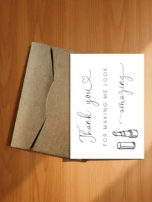 Thiệp cảm ơn trang điểm cô dâu thanh lịch, "Cảm ơn vì đã làm cho tôi xinh đẹp" với hình minh họa máy sấy tóc, nền gỗ mộc mạc, thể hiện hoàn hảo lòng biết ơn trong ngày trọng đại của bạn, quà tặng cho chuyên gia trang điểm | Thiệp cảm ơn trang nhã - A - Xem 13