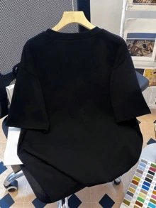 内向猫咪戴着耳机和笔记本电脑图案宽松休闲T恤，适合日常穿着、外出、度假、海滩派对、音乐节、旅行、通勤，是送给内向者、女朋友、朋友、情人节、新年等场合的绝佳礼物，大码女装夏季服装，大码女装节日装扮，黑色 - 黑色 - 查看 3