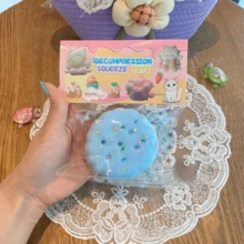 1个最新潮流减压逼真巴斯克蛋糕捏捏乐，超厚超软面团质感指尖玩具 - 生日、节日、万圣节、圣诞节、游戏玩家、惊喜的完美礼物 - 彩色 - 查看 5