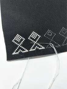 黑色中格十字繡布料 30*30cm 小方布，適用於十字繡、歐式刺繡、珠繡、鑽石畫底布、戳戳繡樣品、小掛飾、杯墊、裝飾吊飾及其他手工DIY項目 - 黑色十字繡布 - 查看 6
