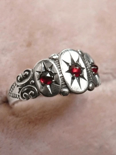 1 chiếc nhẫn hình ngôi sao phong cách Gothic cổ điển đính đá Zirconia đỏ, phụ kiện dự tiệc dành cho nữ, trang sức ngày lễ.