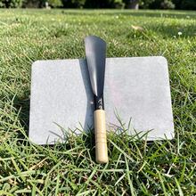 Bay làm vườn 2 trong 1 tiện dụng, dùng để đào đất, trồng cây, làm cỏ và cắt cỏ, bền bỉ cho làm vườn, ban công, cắm trại, phiên bản nâng cấp. - Xẻng làm vườn đầu rộng - Xem 11