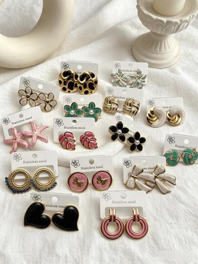 18K Gold Stainless Steel Stud Earrings Come In A Wide Variety Of Styles. They Exude Elegance And Luxury While Creating Fashionable And Exquisite Accessories. They Feature Designs Such As Bows, Petals, Starfish, Circles, Etc. They Are Perfect For Daily Wear, Festive Gatherings, Commuting Outfits, And Can Also Be Given As Gifts On Mother's Day And Easter,Aretes Elegantes