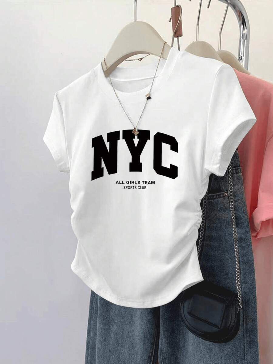 Large NYC Lettering Symbolizing Urban Energy, Freedom, And Feminine Sporting Spirit Inspired By New York City. Women's Casual, Modern, Comfortable T-Shirt For Everyday Wear. - 白色 - 查看 1
