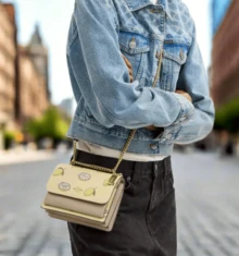 Coach Women's Mini Klare Chain Crossbody Bag - Butter Yellow - 查看 2