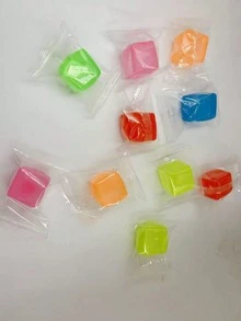 减压魔方——一款手持式桌面玩具，有效缓解焦虑。采用超弹力可挤压材料制成，保持立方体形状。适合作为课堂奖励、派对礼物和节日礼品！（颜色随机） - 彩色 - 查看 9