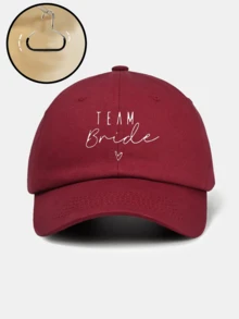 1 chiếc mũ lưỡi trai cổ điển unisex - In chữ tối giản "Bride Tribe" - Có các màu cơ bản như đen, xanh navy - Mũ thoáng khí, thoải mái, có thể điều chỉnh, thích hợp làm quà tặng cho tiệc độc thân và phù rể - Mũ lưỡi trai nữ, mũ lưới, mũ đi biển, mũ nam, mũ chống nắng ngoài trời, mũ chủ đề ngày Valentine, mũ thường ngày, mũ lưỡi trai đi biển, mũ thể thao giải trí, mũ lưỡi trai có thể điều chỉnh, mũ phong cách đường phố, ngày lễ, du lịch - Một kích thước phù hợp với tất cả - Xem 9