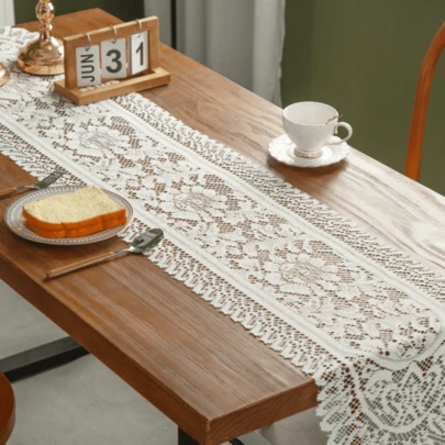1 chiếc khăn trải bàn ren, kiểu dáng cổ điển thanh lịch, chất liệu polyester, nhiều màu sắc để lựa chọn, phù hợp cho các dịp lễ hội, trang trí bàn ăn hàng ngày, trang trí đám cưới, tiệc tùng, sinh nhật, Ngày của Mẹ, Ngày Lao động và các ngày lễ khác.
