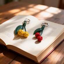 Móc khóa hình quả anh đào nữ tính mới năm 2025, thiết kế đan với hai mặt dây chuyền hình quả anh đào, kèm móc khóa hình lá đơn/da cao cấp, chất liệu da tổng hợp bền chắc, làm thủ công, món quà hoàn hảo dành cho phụ nữ. - Đỏ - Xem 2