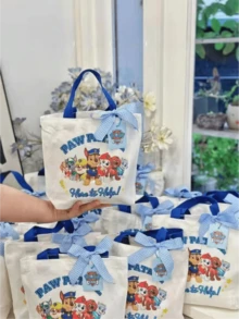 Paw Patrol 1 pièce Sac fourre-tout en canevas (sac uniquement, sans décorations), en matériau de canevas, réutilisable, joli sac fourre-tout en canevas convenant pour les cadeaux de vacances, y compris les designs de Rubble, Chase, Rocky, Zuma, Skye, Everest, Tracker, Tuck, Ella, Rex, WildCat, Liberty et plus encore - Blanc - Voir 2