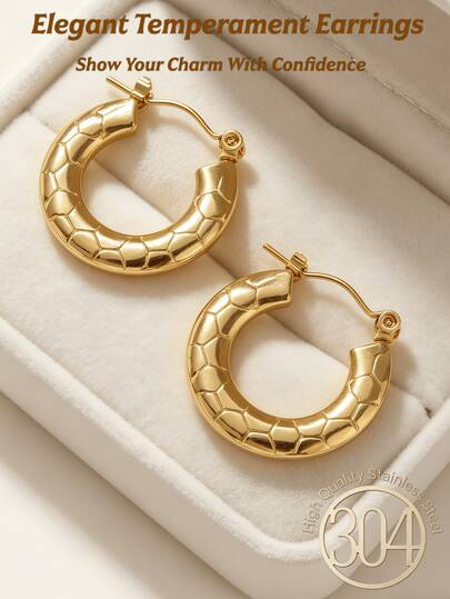 Một đôi bông tai vòng nhỏ nhắn, tinh tế dành cho nữ - Bông tai bằng thép không gỉ mạ vàng 18K không bị lão hóa. Nhẹ nhàng và ít gây dị ứng, thiết kế hình học tối giản, nhỏ nhắn và tinh tế, phù hợp để đeo hàng ngày cho phái nữ.