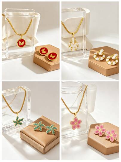 Trang sức thép không gỉ 18K nhiều màu. Dây chuyền và bông tai thời trang dành cho nữ với màu sắc đơn giản và thanh lịch, mang lại cảm giác sang trọng nhẹ nhàng và không gây dị ứng. Được trang trí bằng các họa tiết lá, hoa, hình tròn và hình trái tim. Bông tai nữ thanh lịch phù hợp để đeo hàng ngày, trong các lễ hội, tiệc tùng và đi làm, đồng thời cũng là một lựa chọn quà tặng tuyệt vời cho Ngày của Mẹ và Lễ Phục Sinh.