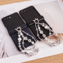CHOKBODY 1 Set Glossy Textured Luxury Style Crocodile Embossed Faux Leather Folding Phone Case With Hinge Protection Strap And Fashionable Phone Lanyard, Compatible With Samsung Galaxy Z Flip 8/7/7FE/6/5/4 5G Foldable Phones - Black - View 2