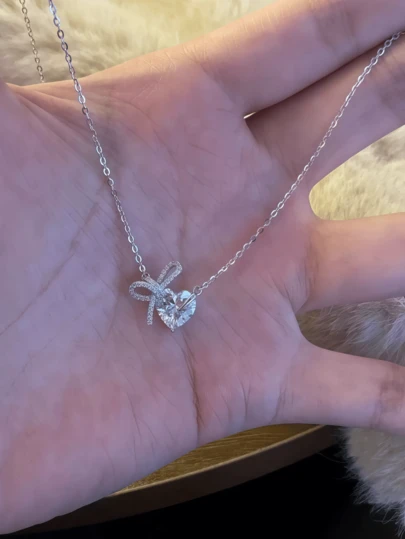 闪亮蝴蝶结爱心项链，百搭优雅简约精致甜美颈链，适合日常、派对、度假佩戴，也是送给女朋友/闺蜜的礼物。