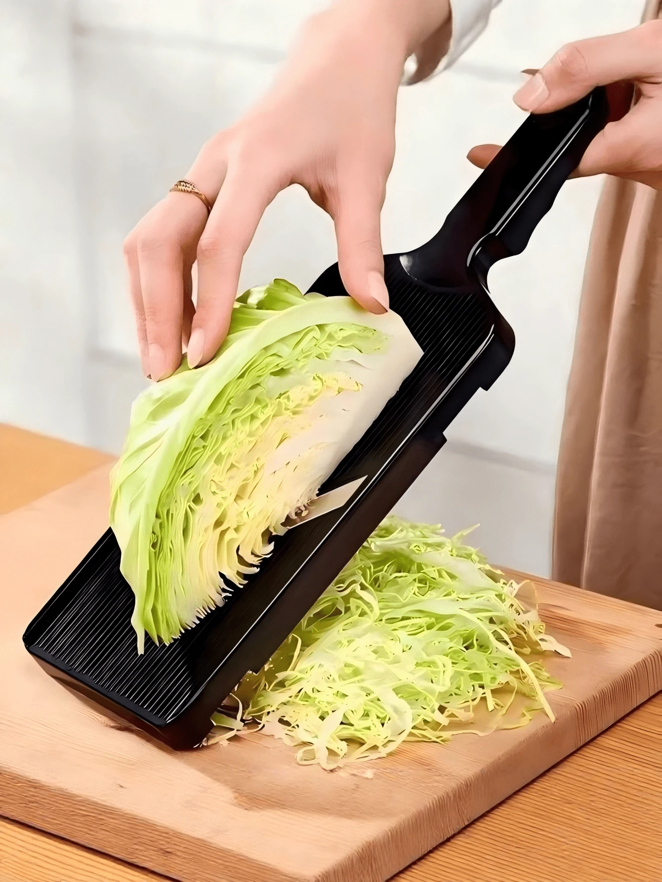 1 Dụng Cụ Cắt Bắp Cải Bằng Tay - Máy Cắt và bào rau củ đa năng với lưỡi dao bằng thép không gỉ, thích hợp để cắt bắp cải, rau lá xanh, dưa chuột, hành tây, cà rốt, khoai tây và các nguyên liệu làm salad khác.