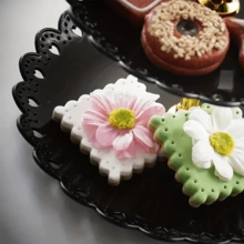 三层塑料甜点展示架,欧式自助茶歇蛋糕甜点托盘,多层展示架,水果盘,塑料材质,多层水果盘纸杯蛋糕架,欧式甜点架,家居客厅干果篮,适用于生日、派对、庆典、婚礼、节日、毕业典礼等场合的甜点和蛋糕展示,也可用于家庭婚礼、节日、生日茶会、圣诞节、万圣节、复活节、感恩节等派对用品,桌面装饰。 - 彩色 - 查看 5