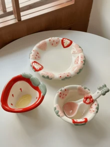 一套压花草莓陶瓷餐具，包括碗碟，可爱的草莓造型，可用于盛放酸奶、水果、甜点、意面/米饭、沙拉等，适用于餐厅、咖啡馆、甜品店、酒店等场所。 - 彩色 - 查看 4