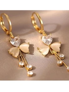 一对金色四叶草心形耳环，镶嵌人造钻石，新娘时尚耳环，奢华优雅，适合新娘、婚礼礼物、婚礼、订婚、日常场合、派对、节日和各种聚会。 - 彩色 - 查看 12