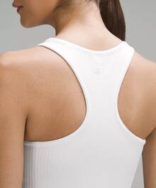 Camiseta de tirantes corta Ebb To Street de Lululemon | Construcción sin costuras | Textura acanalada minimalista | Sujetador incorporado con copas extraíbles | Absorción de humedad y estiramiento en cuatro direcciones | Prenda esencial para ir del estudio a la calle - Blanco - Ver 7