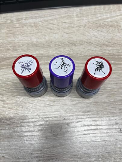 1枚奇趣小众蚊子印章，耐用塑料材质，昆虫图案，暗黑美学，黑白蚊子图案，圆柱形，印迹清晰，适合日记、笔记，四季皆宜。