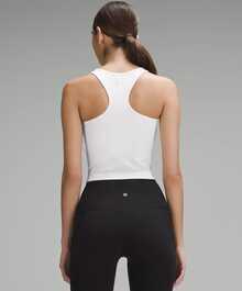 Camiseta de tirantes corta Ebb To Street de Lululemon | Construcción sin costuras | Textura acanalada minimalista | Sujetador incorporado con copas extraíbles | Absorción de humedad y estiramiento en cuatro direcciones | Prenda esencial para ir del estudio a la calle - Blanco - Ver 6