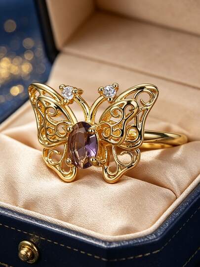 Nhẫn bướm rỗng mạ vàng dành cho nữ, đính đá Zirconia màu tím hình bầu dục và điểm xuyết đá Zirconia trắng, thiết kế thanh thoát và huyền ảo, phù hợp cho cả đi làm và đi chơi hàng ngày, món quà lý tưởng cho những người yêu thích thời trang.