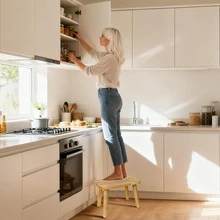 13.4 英寸成人重型木质踏凳，浴室凳，适用于高床、厨房、浴室、办公室、花园等场所，方形实木踏凳，可作植物架，防滑，承重 300 磅，易于组装 - 彩色 - 查看 1