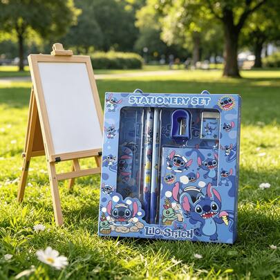 1套可爱史迪奇六件套文具套装 - 史迪奇主题学生文具套装，包含铅笔、笔记本、橡皮、卷笔刀、尺子和收纳盒。这款高性价比的卡通文具礼盒采用清新蓝色的史迪奇风格，适合男女儿童和学生，是生日礼物、开学礼物和课堂小奖励的理想之选。
