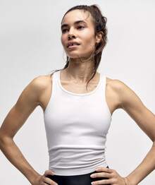 Camiseta de tirantes corta Ebb To Street de Lululemon | Construcción sin costuras | Textura acanalada minimalista | Sujetador incorporado con copas extraíbles | Absorción de humedad y estiramiento en cuatro direcciones | Prenda esencial para ir del estudio a la calle - Blanco - Ver 3