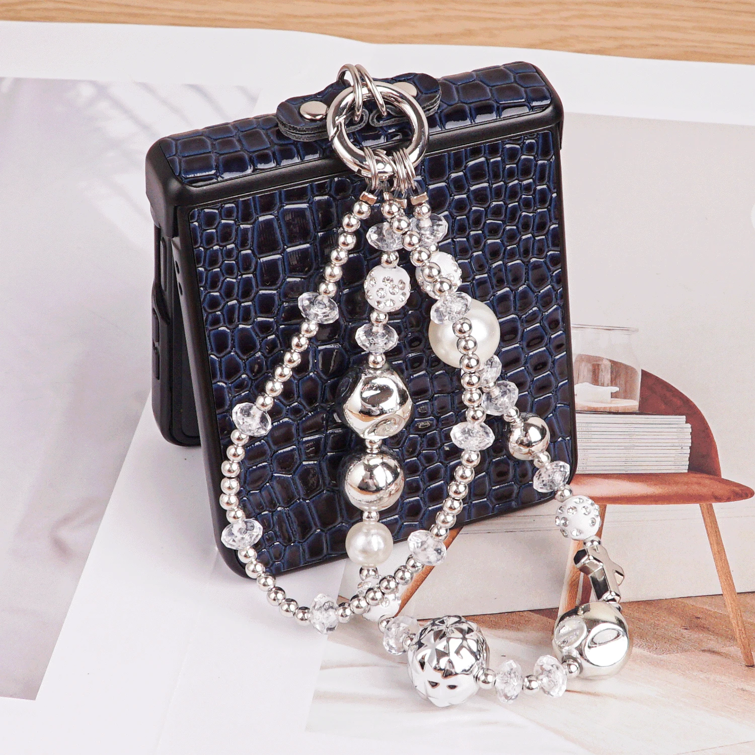 CHOKBODY 1 Set High-Gloss Luxury Style Crocodile Embossed Faux Leather Folding Phone Case With Hinge Protection Strap And Fashionable Phone Lanyard, Compatible With Samsung Galaxy Z Flip 8/7/7FE/6/5/4 5G Foldable Phone Protective Cover - Navy Blue - View 1