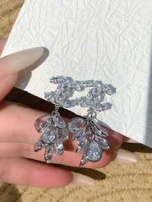 Bông tai bạc hình hoa đính đá Zirconia đa năng, kiểu dáng sang trọng, tinh tế, đính đá siêu nhỏ kiểu Hàn Quốc dành cho nữ. - bông tai tua rua hình giọt nước chữ cái - Xem 4