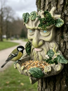 1 pezzo Interessante alimentatore a forma di volto di creatura ad albero, decorazione a volto di albero, abbracciatore di alberi, decorazione da giardino, decorazione da esterno, arte da giardino, mangiatoia per uccelli, ornamento per albero, scultura da giardino, volto di albero divertente, decorazione a volto di albero vecchio, decorazione da giardino di fiaba, decorazione da giardino, decorazione da prato, regalo per amanti degli uccelli, regalo da giardino, decorazione da esterno, decorazione da giardino primaverile, decorazione da giardino estiva, decorazione per albero, statua da giardino - Stili multipli - Visualizzare 7
