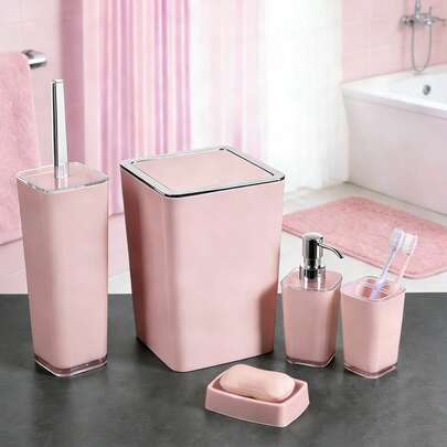 5-częściowy zestaw do kąpieli Premium, różowy zestaw łazienkowy w stylu INS, pięć elementów, zestaw akcesoriów łazienkowych, artykuły łazienkowe, w tym dozownik do mydła, uchwyt na szczoteczki do zębów, mydelniczka, szczotka do WC i kosz na śmieci. Zestaw do mycia blatów łazienkowych, niezbędne akcesoria łazienkowe, dekoracja łazienki, może być prezentem na parapetówkę, prezentem na wakacje dla rodziny, prezentem ślubnym, prezentem świątecznym, prezentem na Dzień Matki, prezentem urodzinowym.