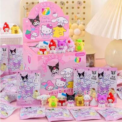 SANRIO 可爱的三丽鸥家族主题神秘盲盒橡皮擦，内含库洛米、布丁狗、美乐蒂、凯蒂猫等角色的随机收藏人偶，每个都有3D可爱设计，带来治愈系萌力！