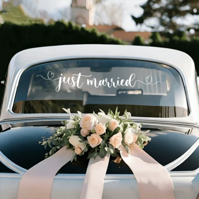 1 miếng dán chữ "JUST MARRIED" (Mới cưới), hình dán trang trí kính xe lãng mạn cho cặp đôi mới cưới, thích hợp cho đám cưới, tuần trăng mật, tiệc đính hôn, trang trí cửa kính, trang trí không khí đám cưới cho xe hơi.