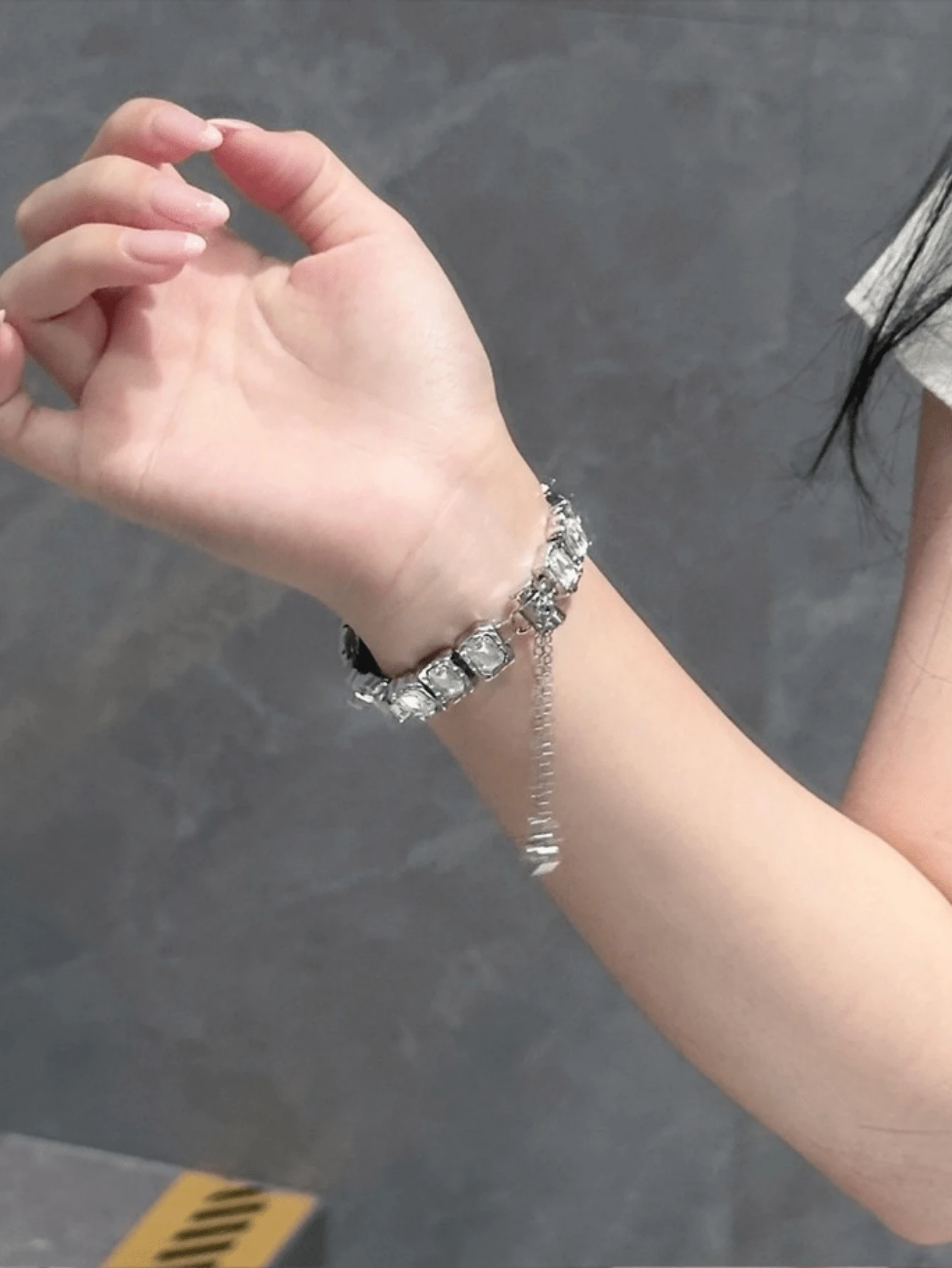 1条女士夏季度假风多功能闪亮水钻链条表带，适用于Band 8 Pro/9 Pro、8/8 NFC/9/9 NFC/10/10 NFC以及Watch4/Watch5。