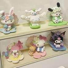 SANRIO 三丽鸥春夏花卉主题盲盒，可爱KT猫、酷洛米、肉桂狗、美乐蒂、波恰可、许愿系列毛绒玩具，精美桌面摆件，母亲节礼物，生日派对伴手礼，宾果游戏奖品，6款花卉主题可爱角色，收藏展示皆宜！每款毛绒玩具均配有精致底座，是三丽鸥粉丝礼品袋的完美填充物。 - 彩色 - 查看 9