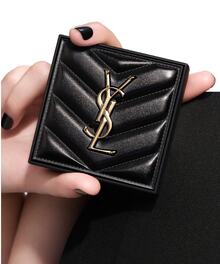 YSL [ 4g-#01 ] Polvo compacto mate radiante eterno, transparente, ligero, transpirable, controlador de aceite, de larga duración, difuminador de poros, acabado de maquillaje natural - 4g-#01 - Ver 7