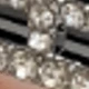 Diamante plateado de cuero negro