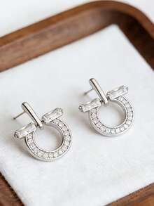 一对，独特的π形设计，镶嵌闪亮锆石，高品质铜质耳环，全新款式 - 欧美风格独特女士耳环，适合日常佩戴、舞会、度假、派对等场合，四季皆宜，是生日礼物和情人节礼物的理想之选。 - 銀色 - 查看 2