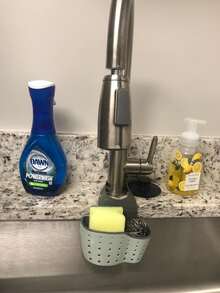 1 pièce Panier de vidange suspendu pour évier, boîte de rangement en silicone, égouttoir réglable, support de ventouse pour éponge d'évier, panier suspendu pour robinet, sac de rangement de cuisine, spécialement adapté pour ranger les éponges et les torchons - Multicolore - Voir 3