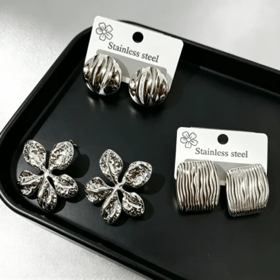 Pendientes de botón con flor redonda de acero inoxidable 304, pendientes plateados a prueba de agua y sin decoloración, unisex