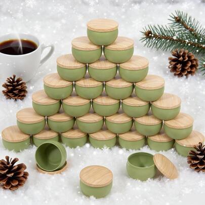 42件套精美蜡烛制作套装，包含6个带木纹盖的绿色金属烛台，以及36个配件（烛芯、烛芯固定器、贴纸），是家居、季节性和节日装饰的理想之选。