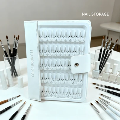 150 Colores Libro de muestras de esmalte de uñas profesional con uñas postizas blancas, cubierta de piel sintética, adecuado para uso en el hogar y salón de uñas DIY. Diseño portátil que se puede transportar fácilmente en cualquier bolso. El diseño ligero permite a los artistas de uñas registrar y mostrar su trabajo en cualquier momento y lugar, esencial para la creación al aire libre y la presentación profesional. Fabricado con material reforzado de ABS + piel sintética, diseño resistente y duradero.