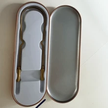 Bộ dụng cụ cạo lưỡi hình chữ U bằng thép không gỉ, dụng cụ chăm sóc răng miệng chuyên nghiệp giúp cải thiện triệt để chứng hôi miệng! Cấu tạo liền mạch bằng thép không gỉ, đường cong hình chữ U ôm sát hoàn hảo bề mặt lưỡi, chỉ cần một lần cạo là làm sạch sâu lớp phủ trên lưỡi, loại bỏ hiệu quả cặn thức ăn, vi khuẩn và lớp phủ trắng dày trên lưỡi, tạm biệt chứng hôi miệng khó chịu, duy trì hơi thở thơm mát lâu dài. - Nhiều màu - Xem 14