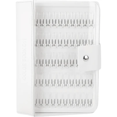 Carte de mostre profesionale pentru ojă de unghii, 150 de culori, cu unghii false albe, copertă din piele PU, potrivită pentru utilizare DIY acasă și în salonul de unghii. Designul portabil poate fi transportat cu ușurință în orice geantă. Designul ușor permite artiștilor de unghii să înregistreze și să își prezinte lucrările oricând, oriunde, esențial pentru creația în aer liber și demonstrațiile profesionale. Fabricată din material ABS ranforsat + piele PU, design robust și durabil.