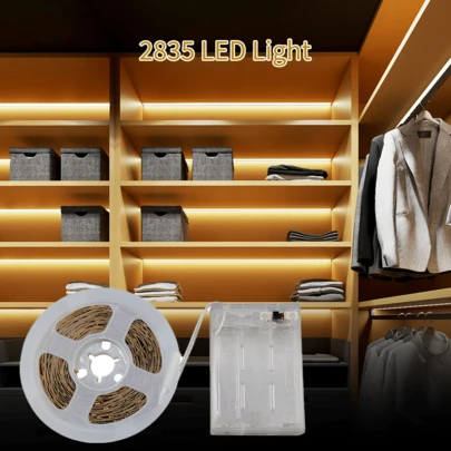 Dải đèn LED trắng ấm tự dính, dễ lắp đặt (cần 3 pin AA, không bao gồm), chạy bằng pin, thích hợp cho trang trí nhà cửa không cần cắm điện.