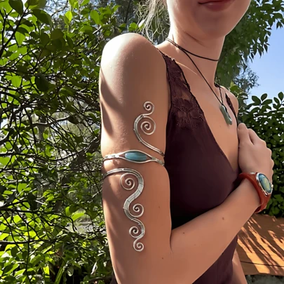 Bohemian Green Malachite Upper Arm Bracelet, Silver Spiral Wrapped Armband, Adjustable Women Arm Cuff