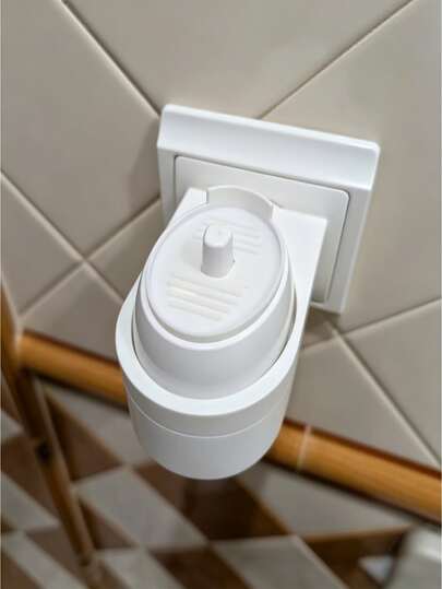 1 pièce Support mural pour brosse à dents en plastique PP imperméable. Organisateur de brosse à dents sans perçage, gain d'espace, accessoire de salle de bain autoadhésif pour maison, appartement, chambre d'étudiant. Solution de rangement et de distribution moderne et polyvalente.